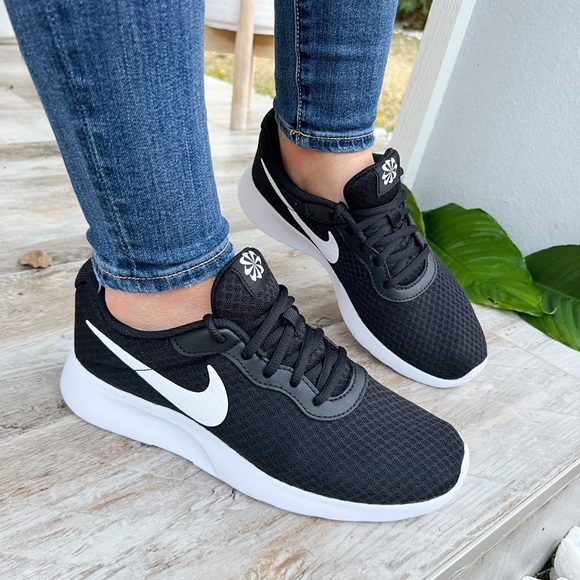 🤍🖤Nike Comfy day🖤🤍Tanjun  Running New - Picture 2 of 8